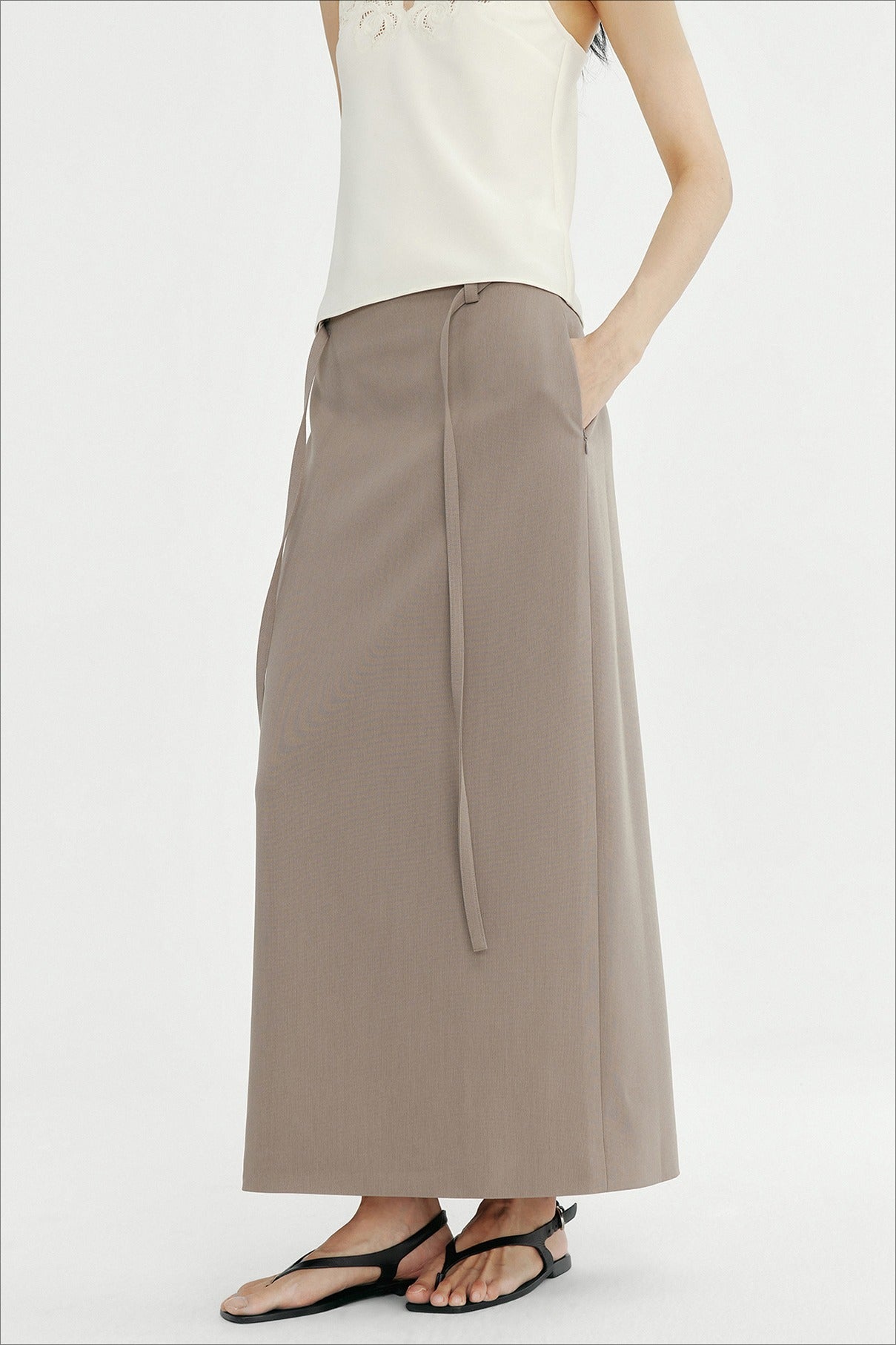 Straight fit structured fabric back split skirt | 2 color