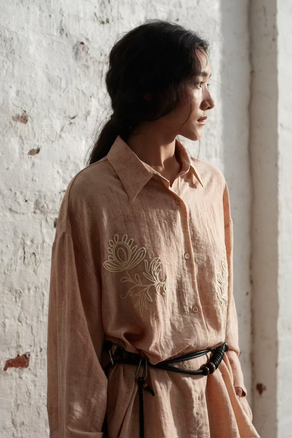 Linen containing loose-fit embroidered floral shirt | 2 color