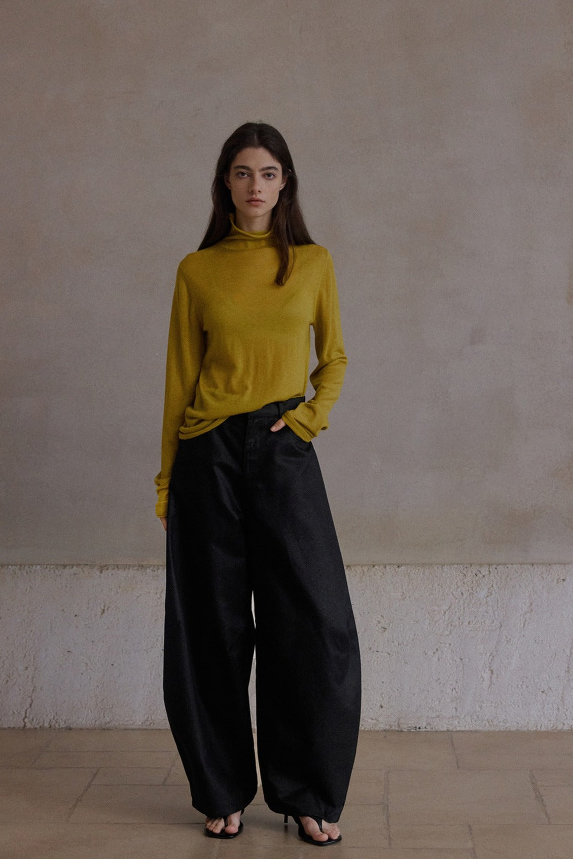 Cotton blend strong silhouette cocoon shape loose pants | 4 color