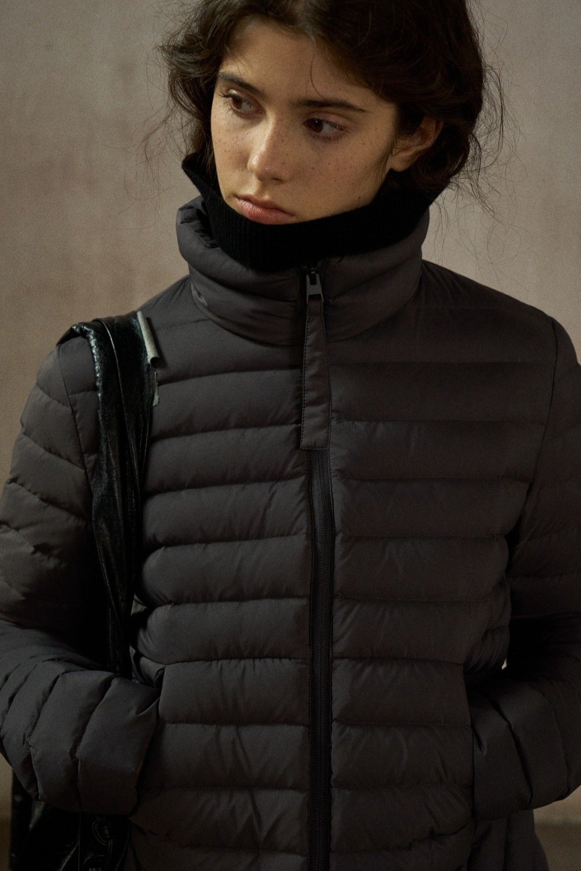 Lightweight hourglass silhouette down jacket | 3 color