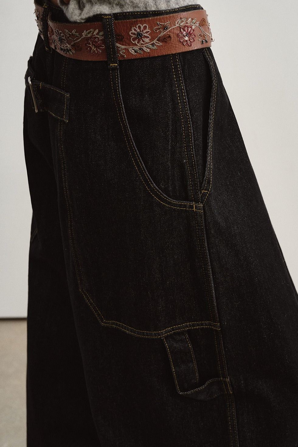 Cotton blend ultra-wide-leg silhouetted jeans | 2 color