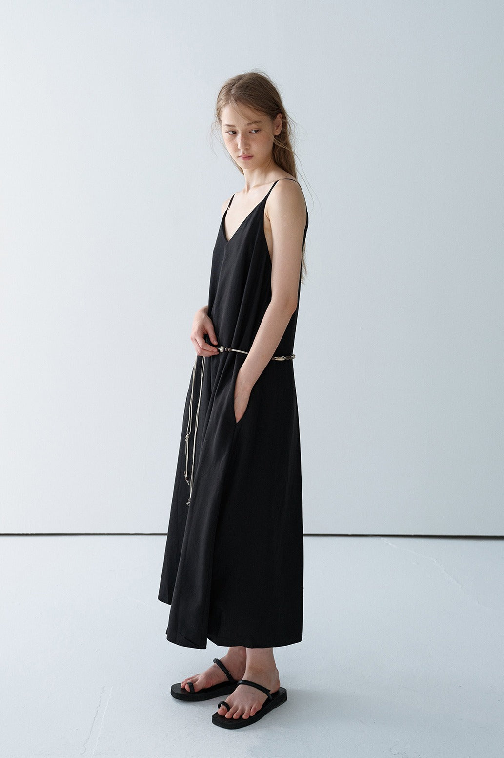 Lyocell blend linen V-neck loose fit strap dress | 3 color