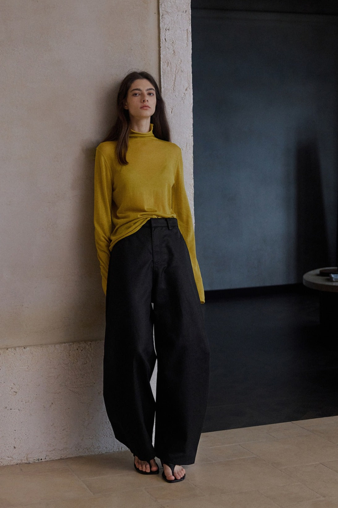 Cotton blend strong silhouette cocoon shape loose pants | 4 color