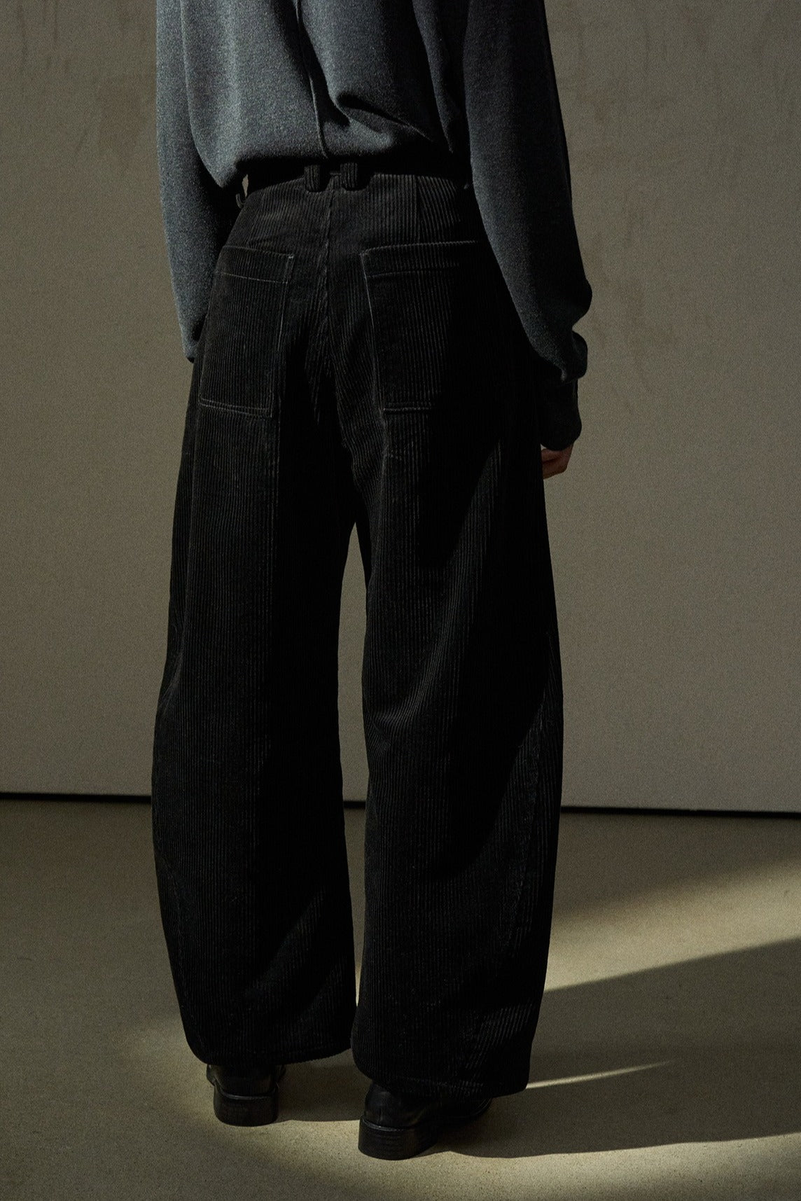 Cotton scimitar silhouette curve corduroy pants | 2 color