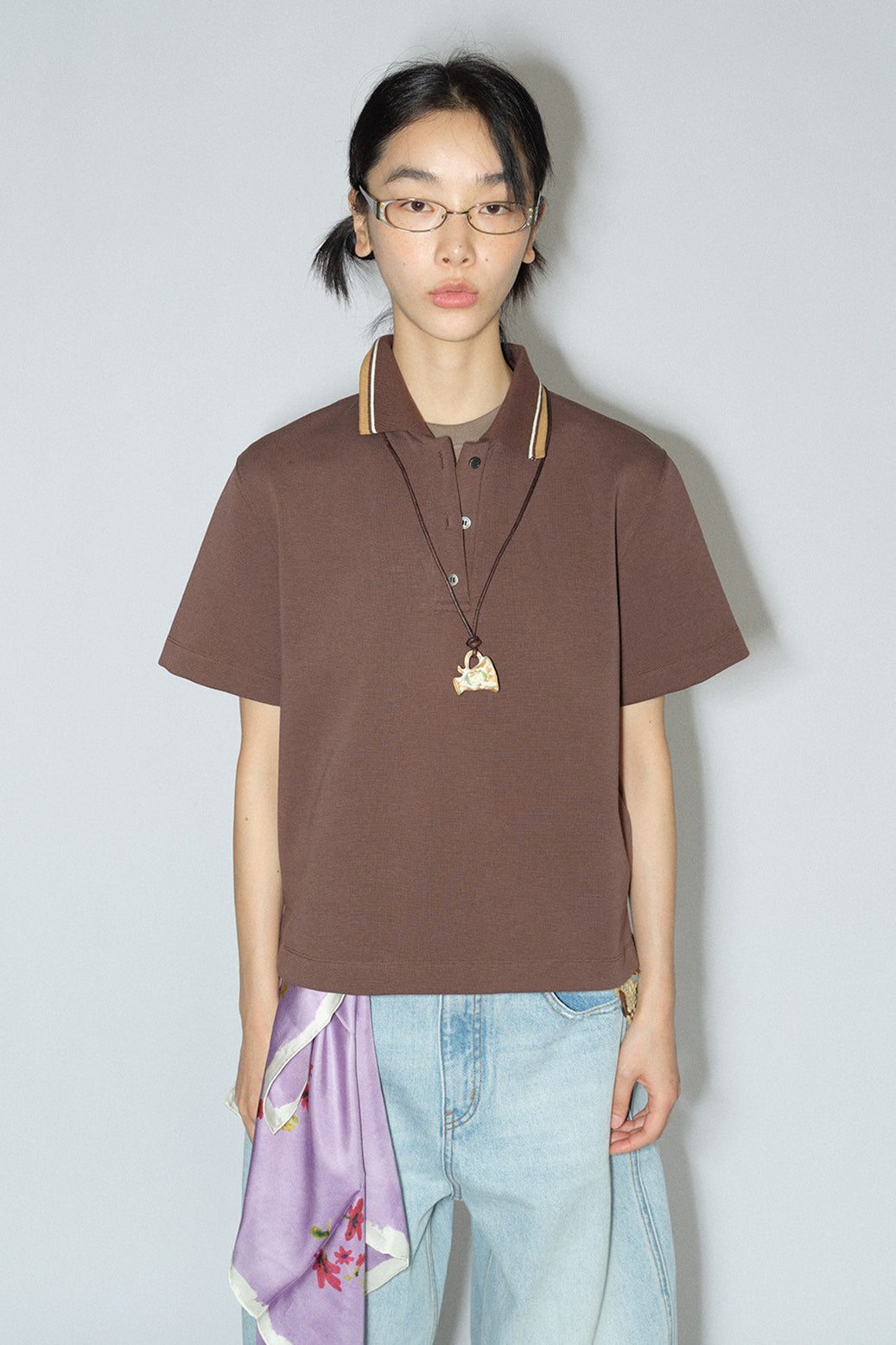 Camiseta polo clásica elástica de estilo moderno.