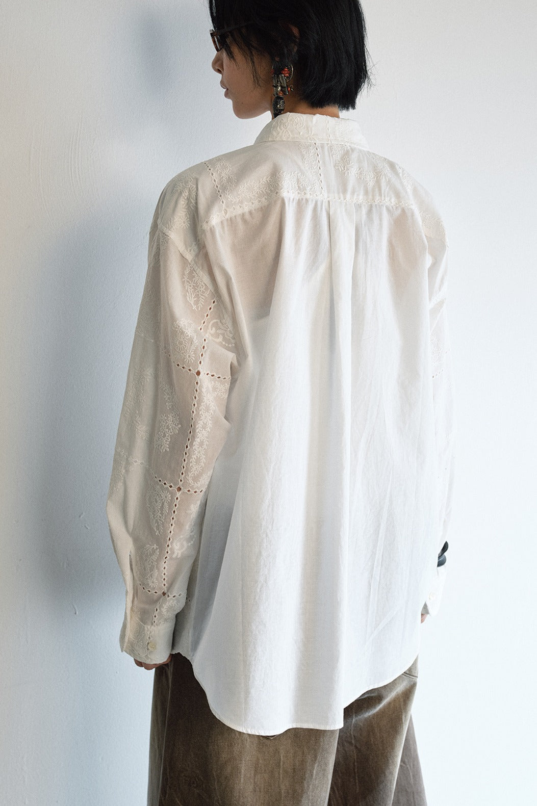 100% cotton cutout intricate embroidery shirt | 2 color