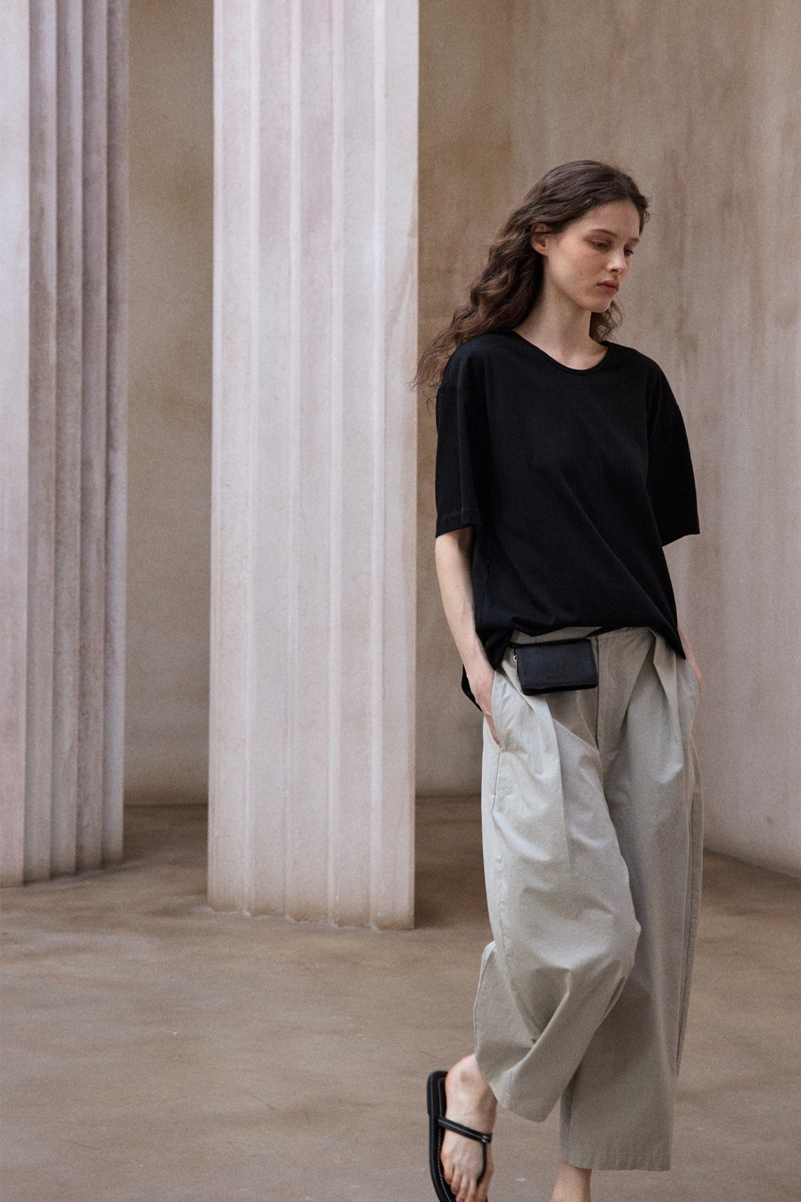 Cotton blend relaxed fit cutout back T-shirt | 4 color