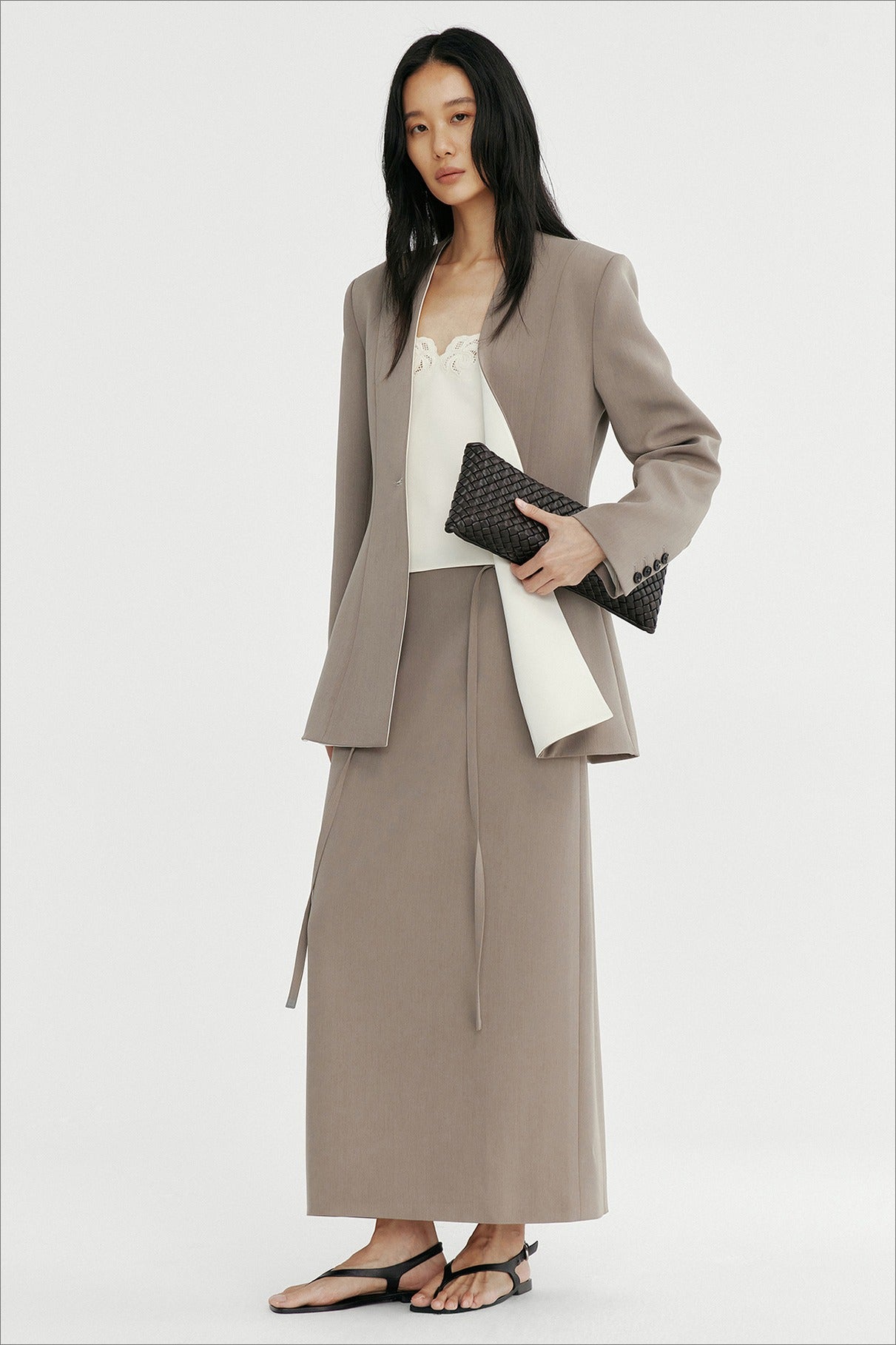 Straight fit structured fabric back split skirt | 2 color
