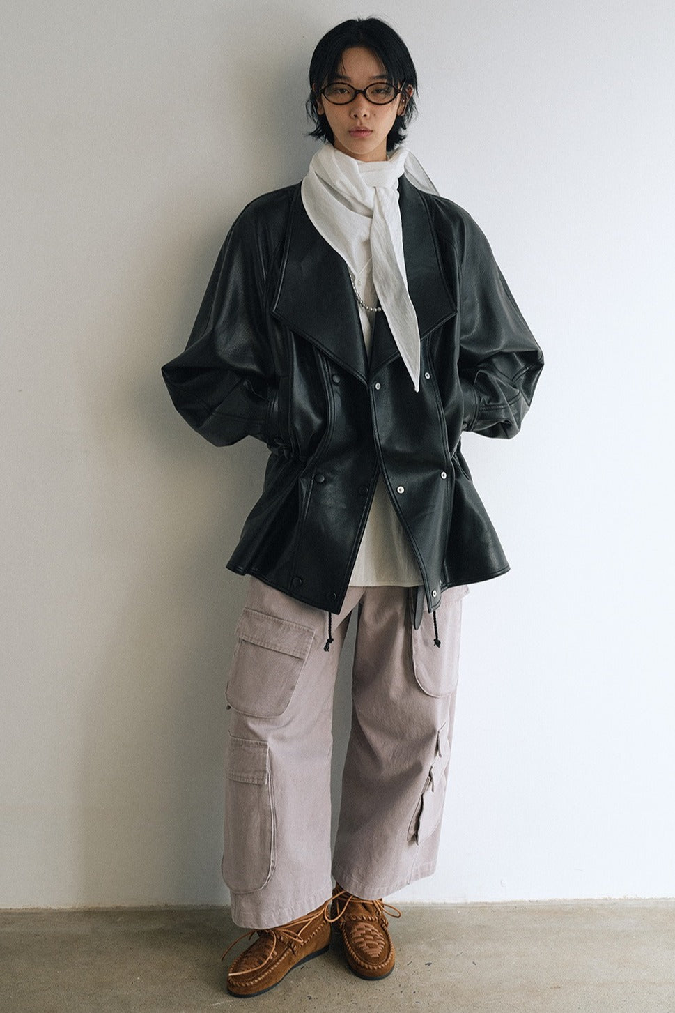 Lyocell-cotton scarf collar loose V-neck shirt | 3 color