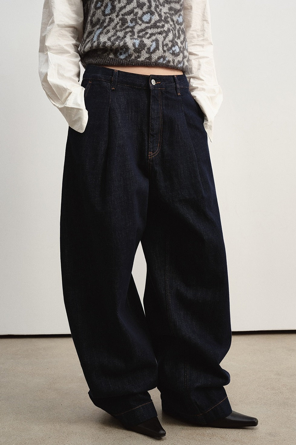 Cotton blend ultra-wide-leg silhouetted jeans | 2 color