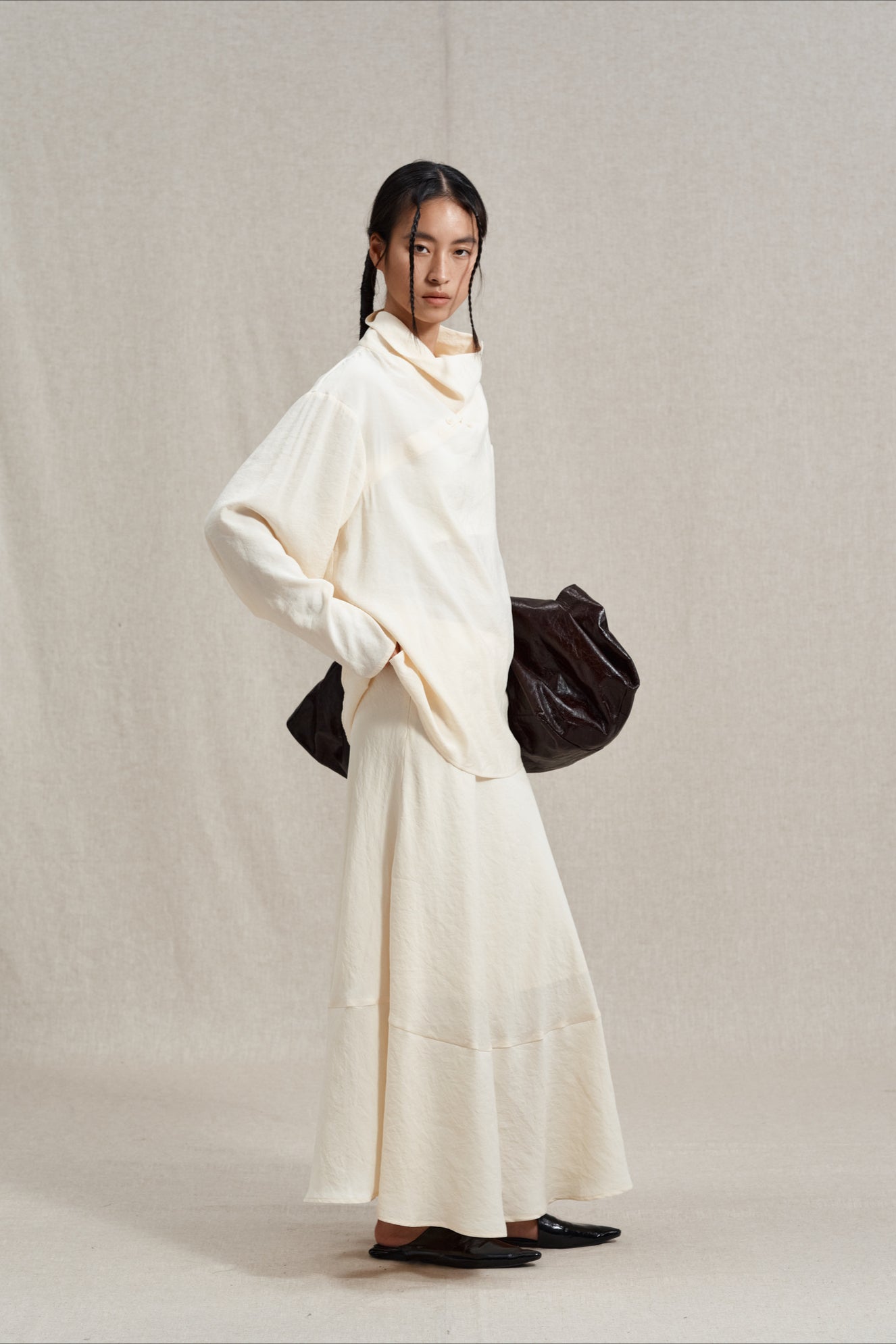 Lightweight drape effect ruffled collar shirt