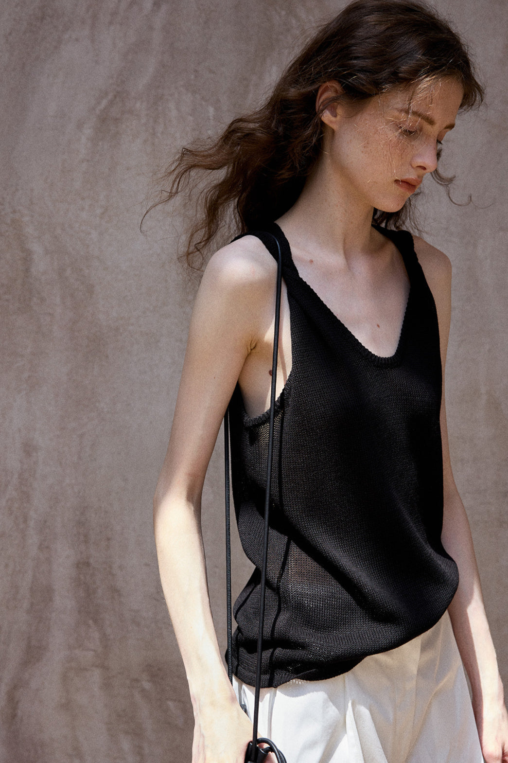 Wool containing twisted shoulder U-neck vest | 2 color