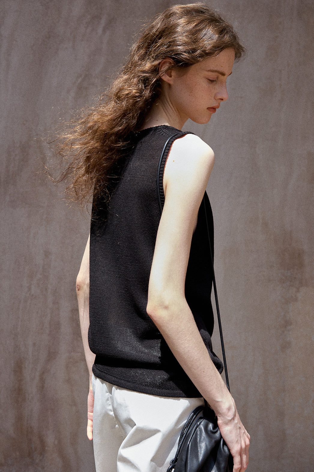 Wool containing twisted shoulder U-neck vest | 2 color