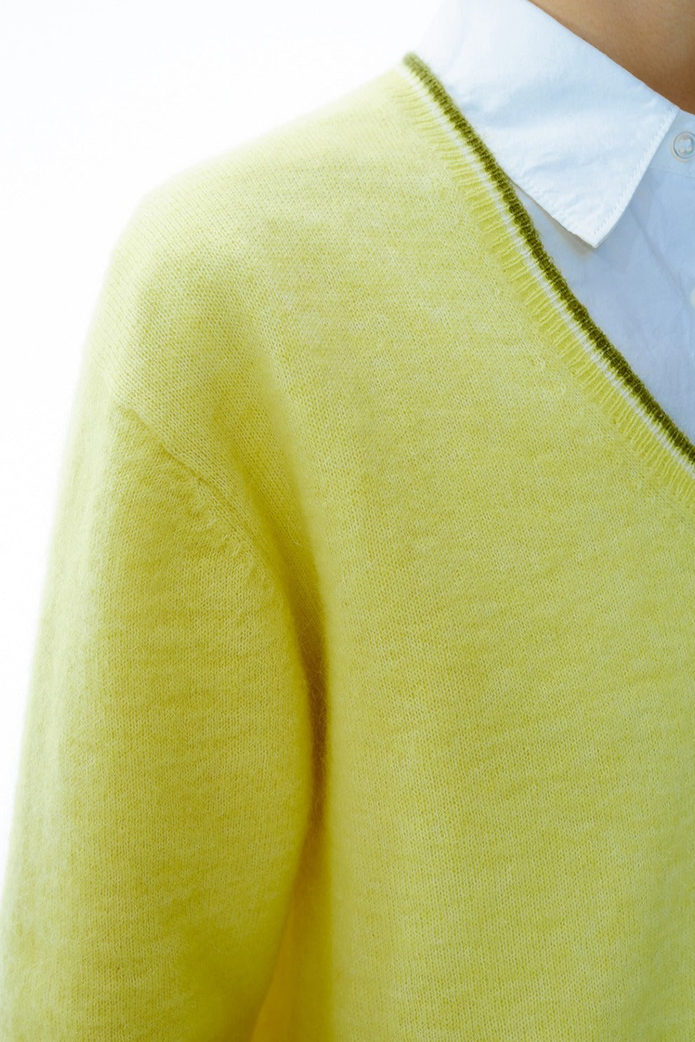 Wool blend soft touch lightweight V-neck sweater | 3 color