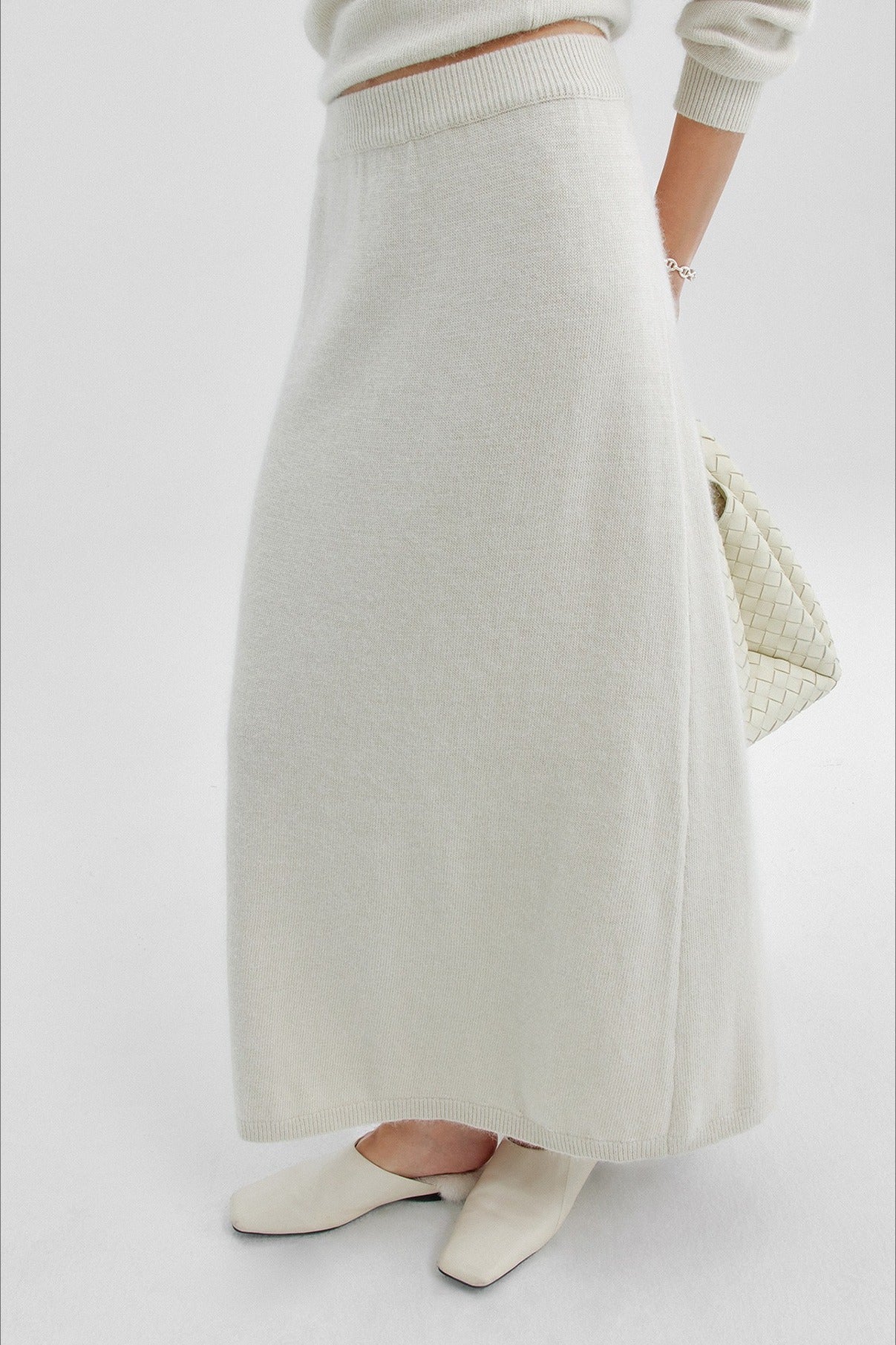 Soft and smooth flattering fit A-ling skirt | 2 color