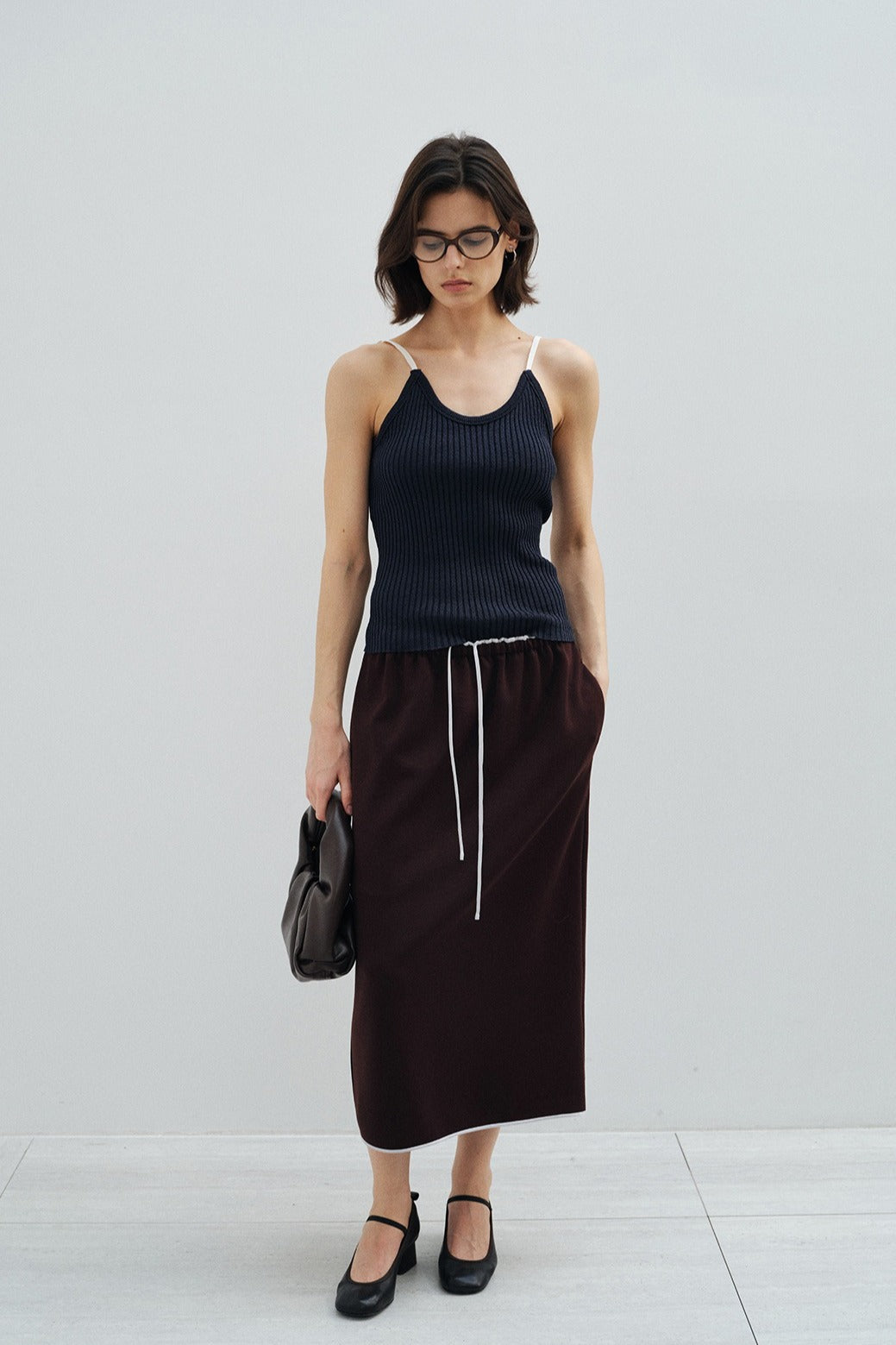 Falda de líneas limpias y tacto aireado | 3 colores