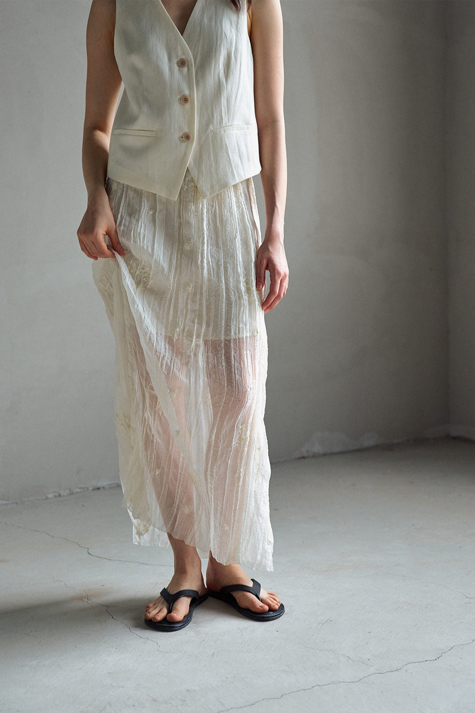 Jupe froncée à broderies et superposition transparente | 3 couleurs