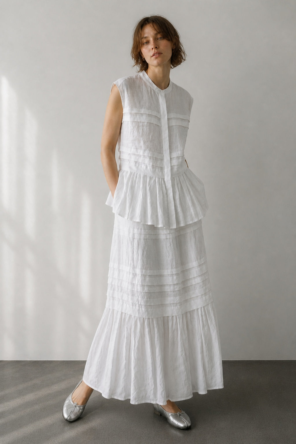 Ensemble gilet et jupe 100 % lin avec ourlet ondulé et lignes épurées