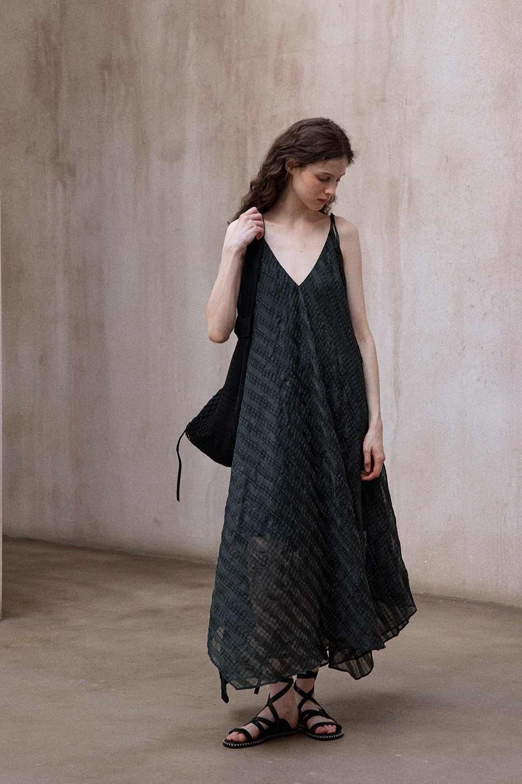 Irregular hem V-neck flowy dress | 2 color