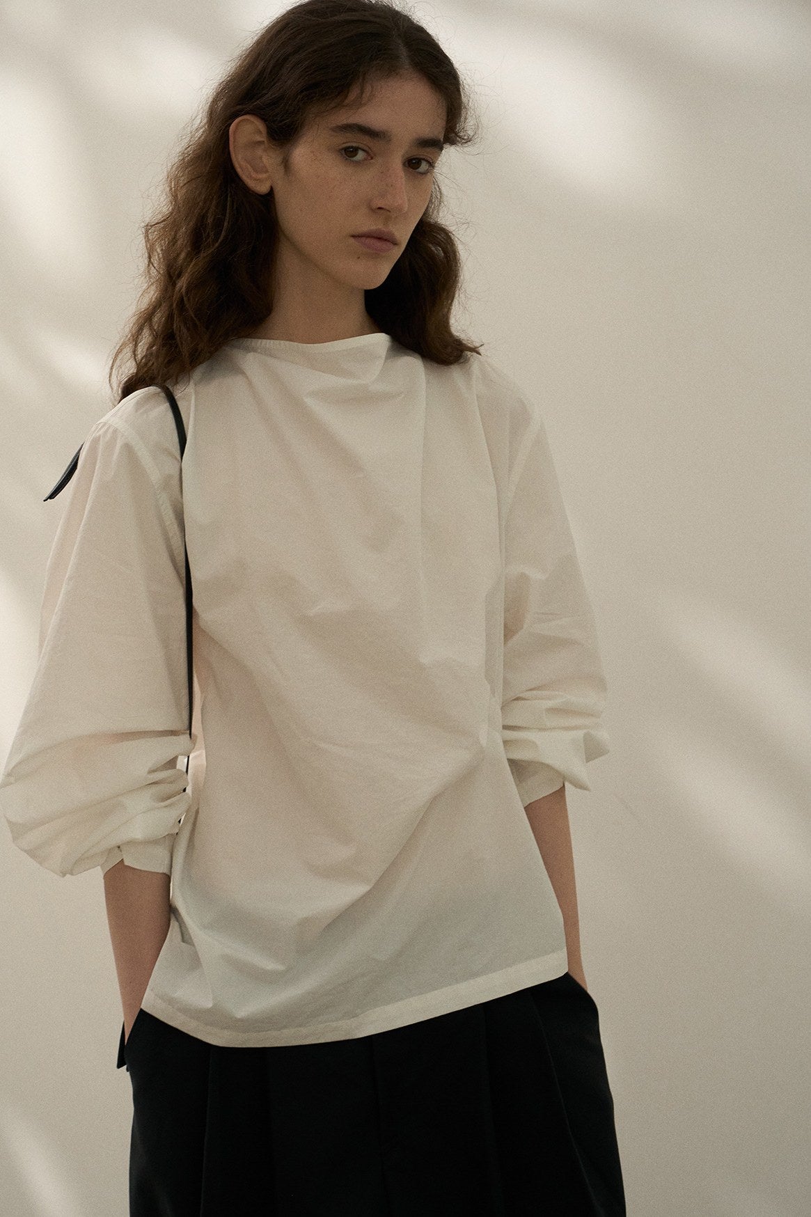 "Ohmi Bleach" cotton twist waist blouse| 3 color