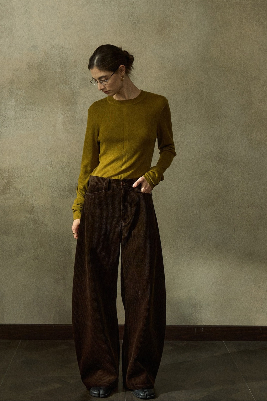 Cotton scimitar silhouette curve corduroy pants | 2 color