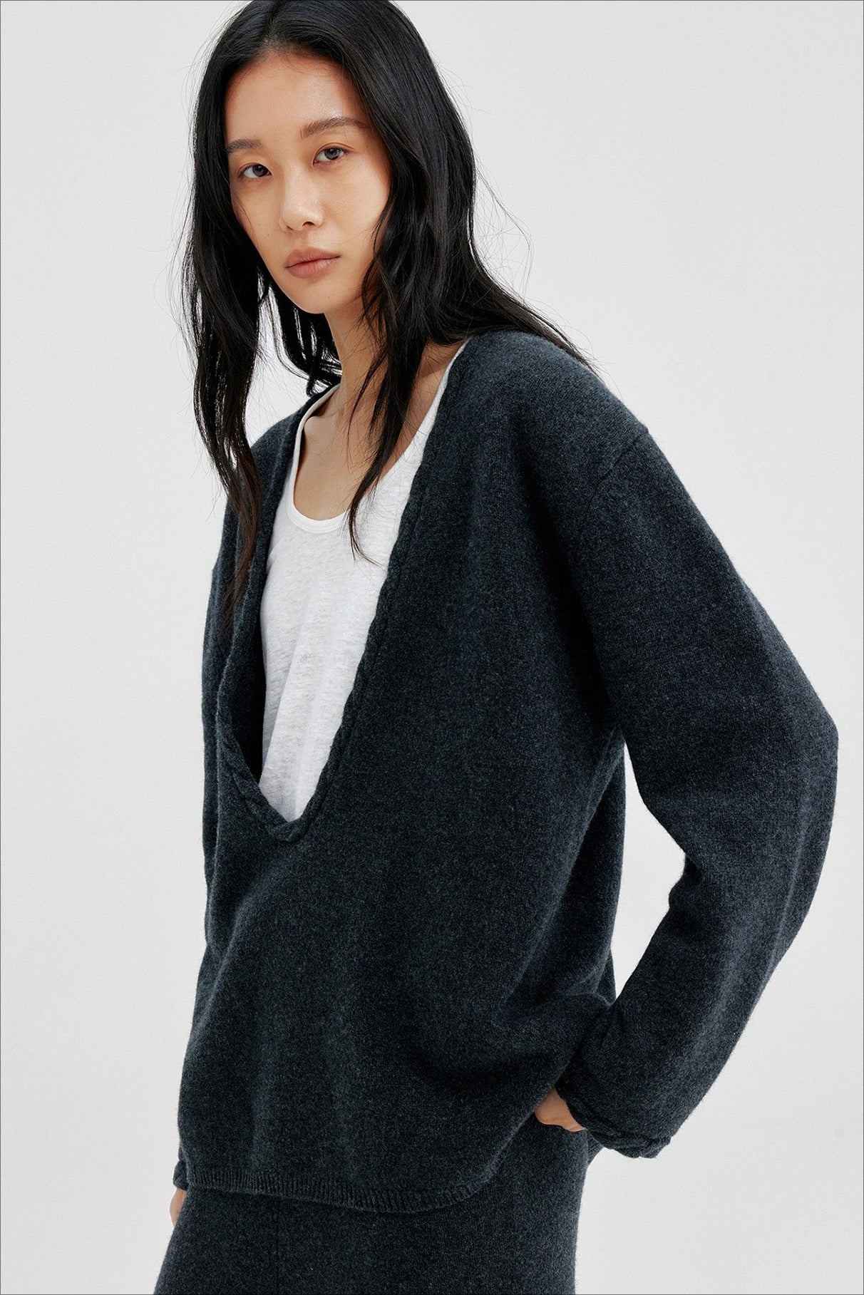 100% wool deep V-neck twist edges sweater | 3 color
