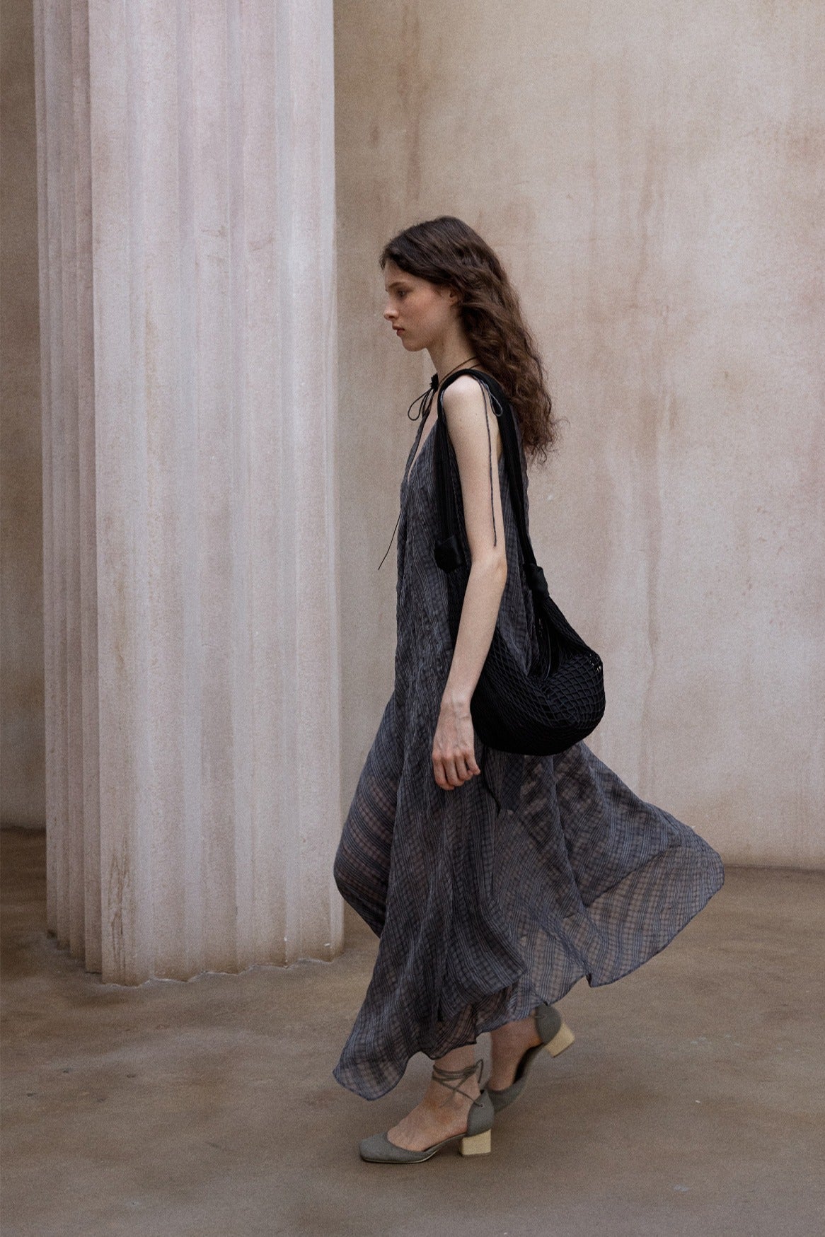 Irregular hem V-neck flowy dress | 2 color