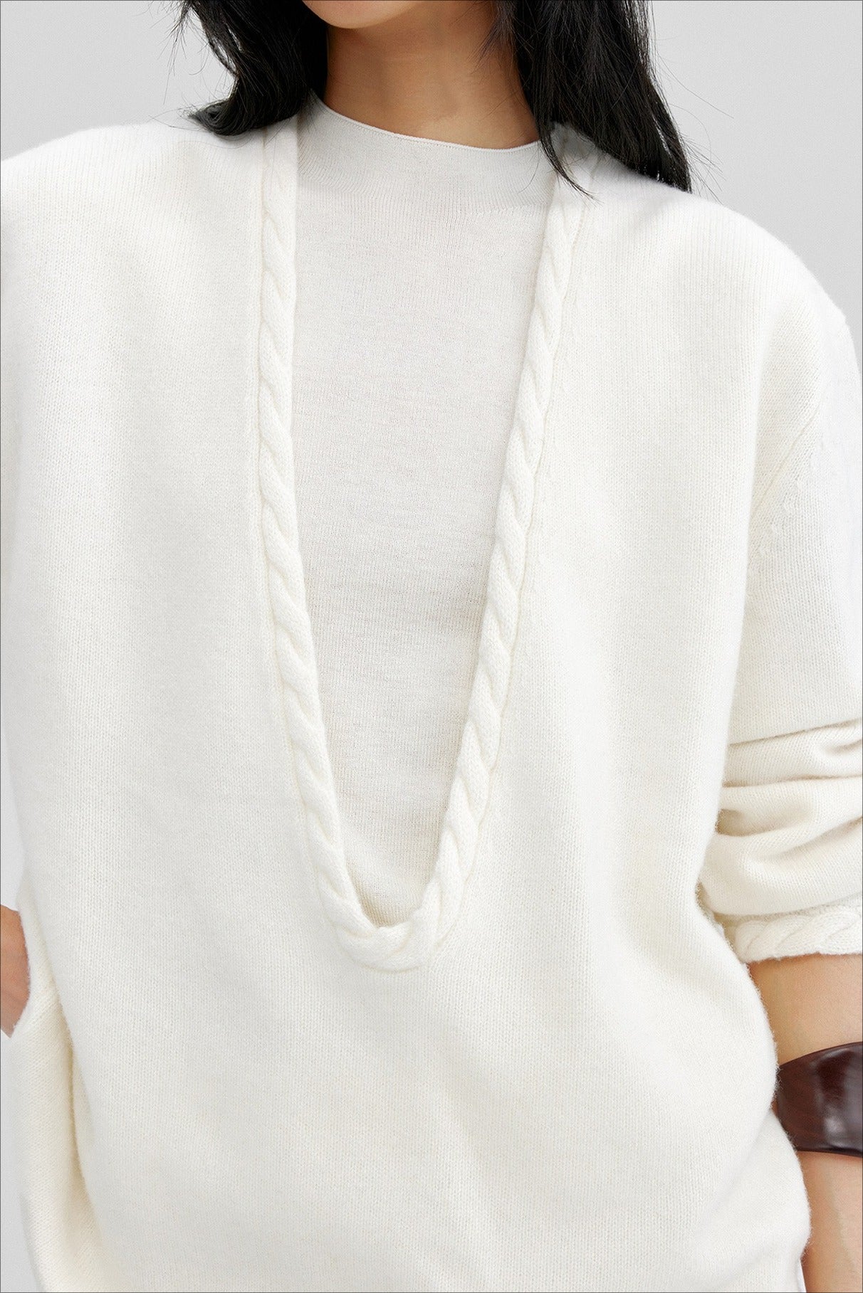 100% wool deep V-neck twist edges sweater | 3 color