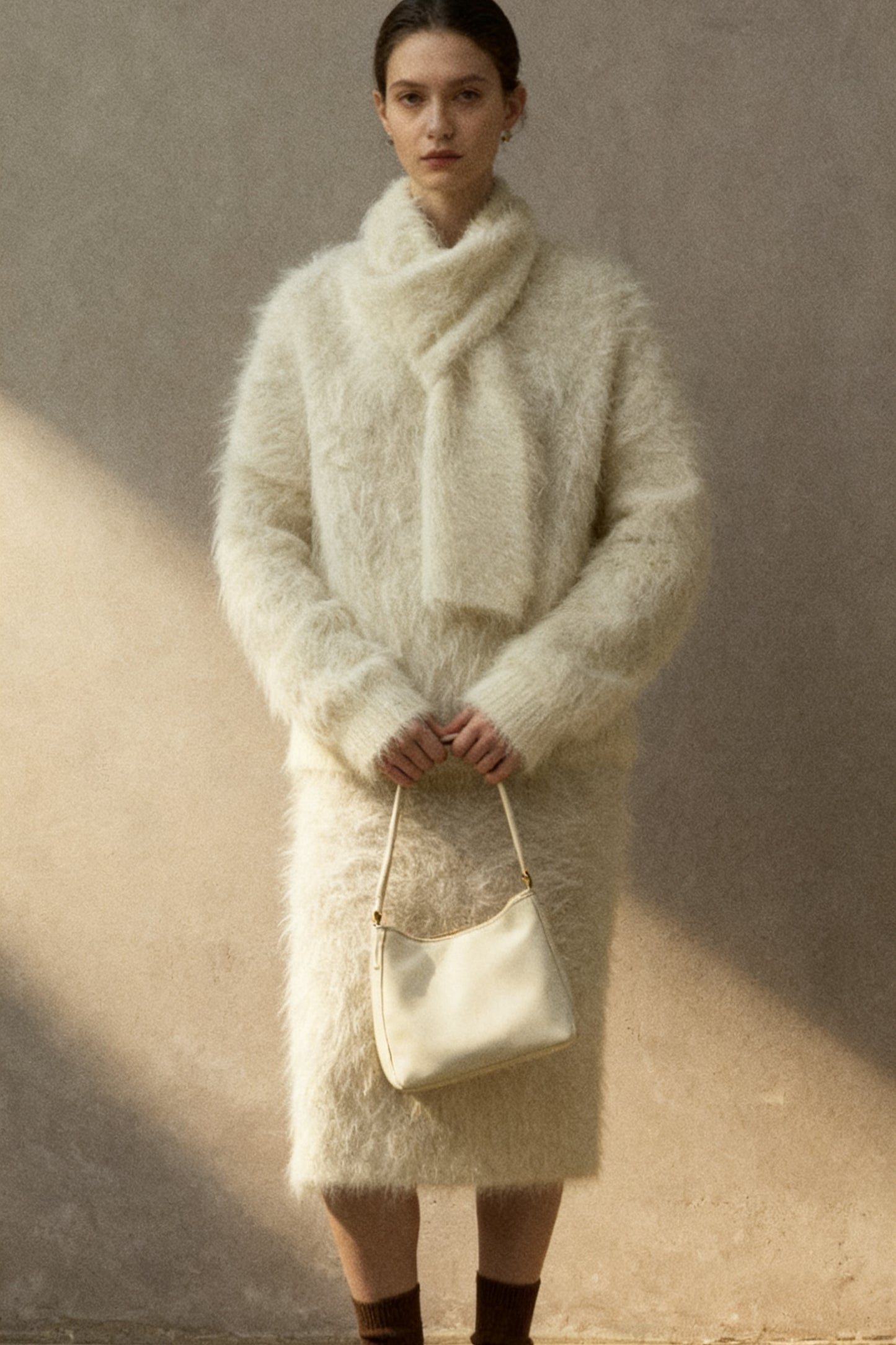 Pull oversize en laine d'alpaga mélangée à poils longs avec écharpe | 3 couleurs