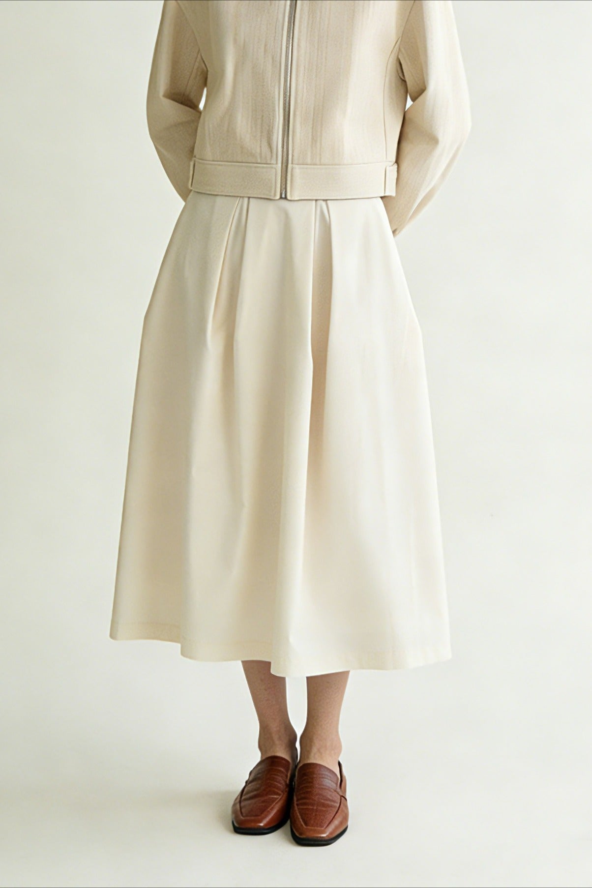 Clean tone pleats midi skirt