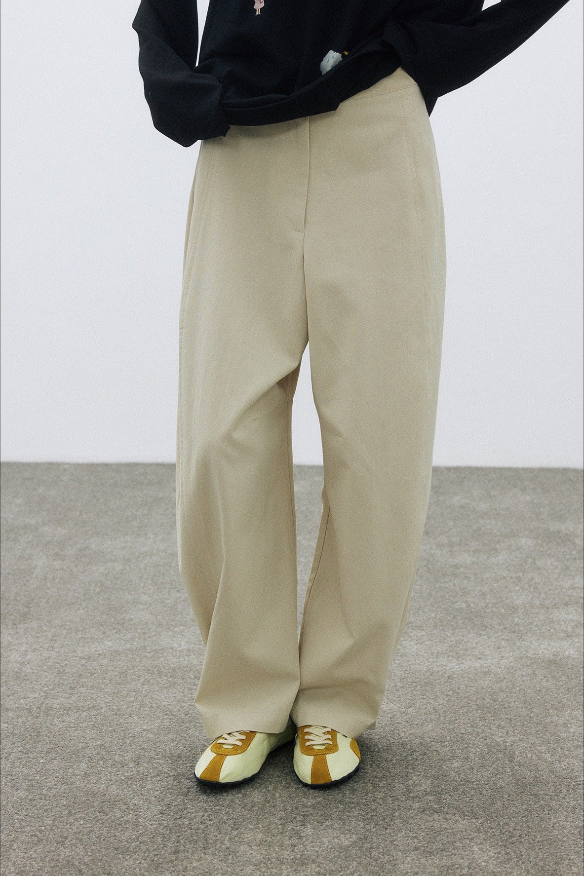 Viscose-cotton curved silhouette casual cleanfit pants- apricot