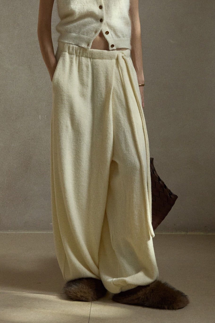 Sculptural loop-fleece loose pants | 3 color