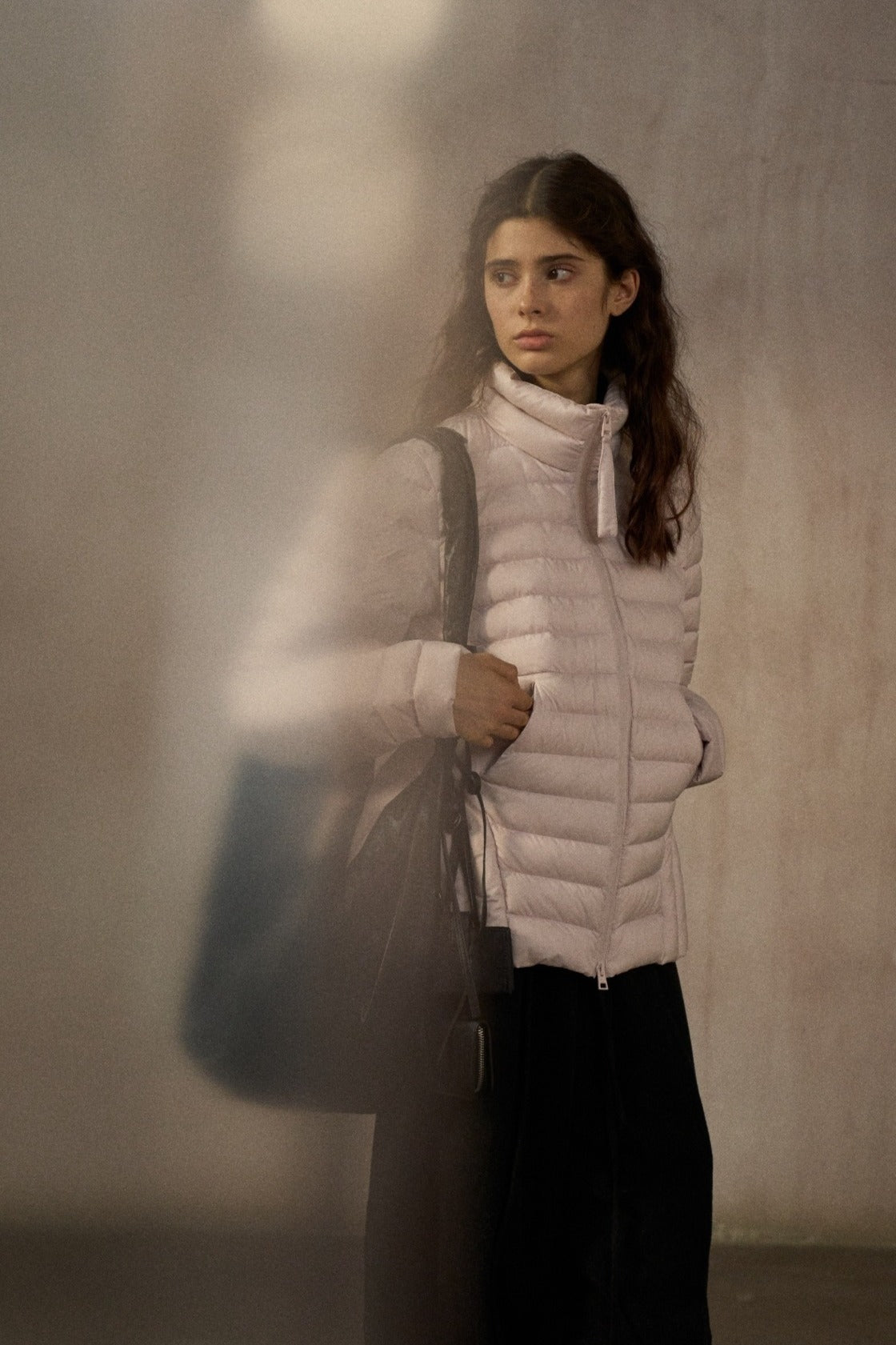 Chaqueta de plumas ligera con silueta de reloj de arena | 3 colores