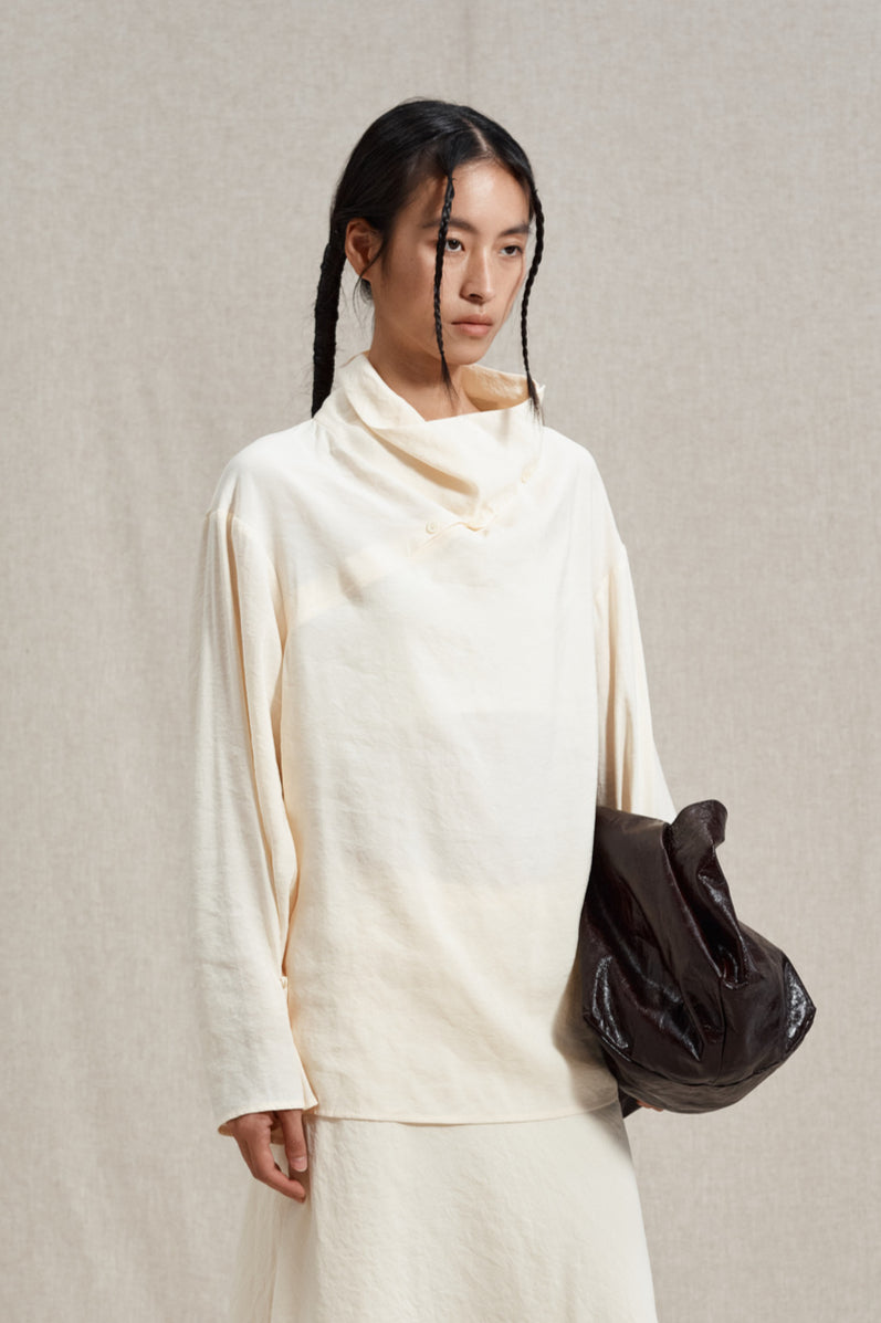 Lightweight drape effect ruffled collar shirt