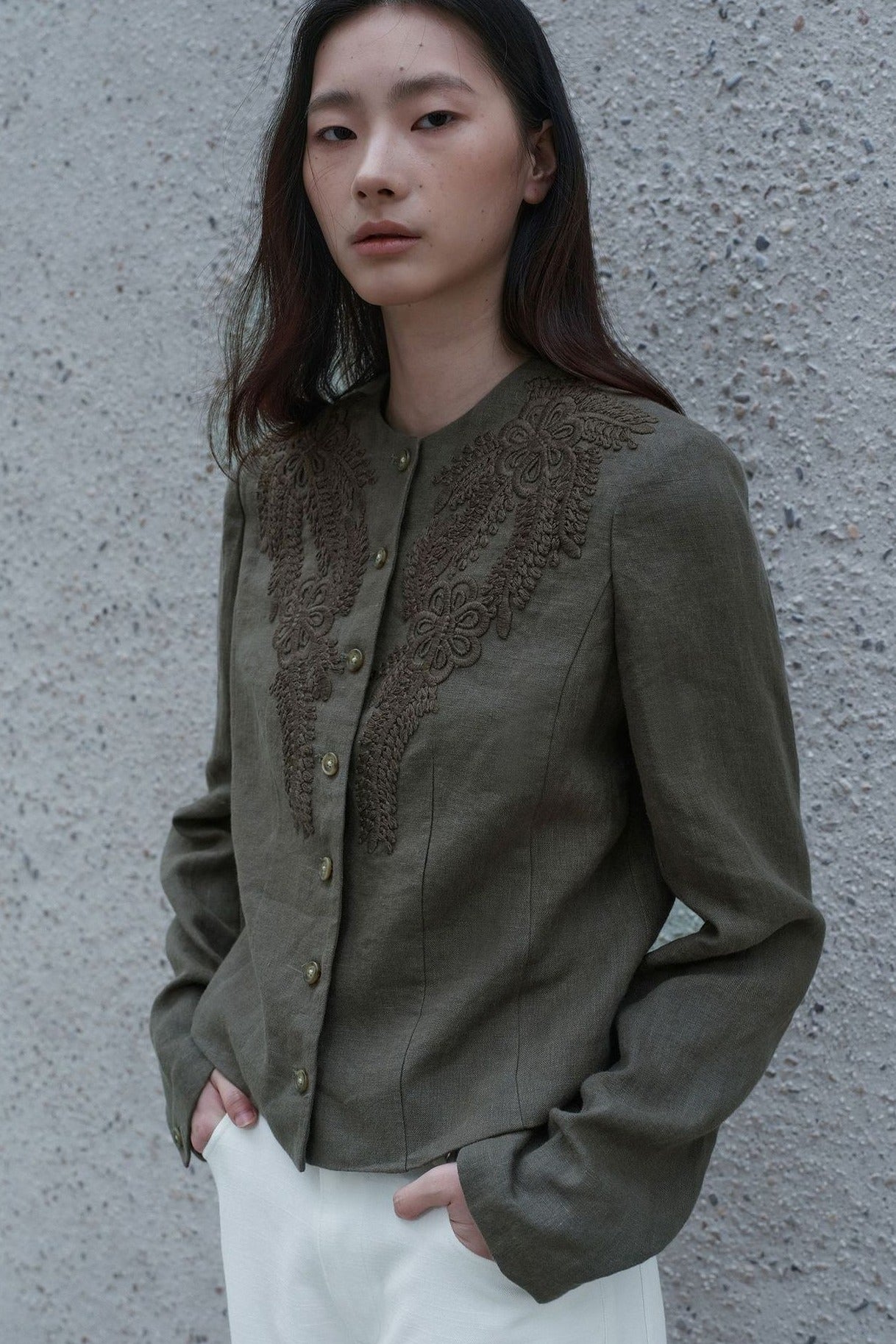 Chaqueta corta bordada en lino 100 % | 3 colores