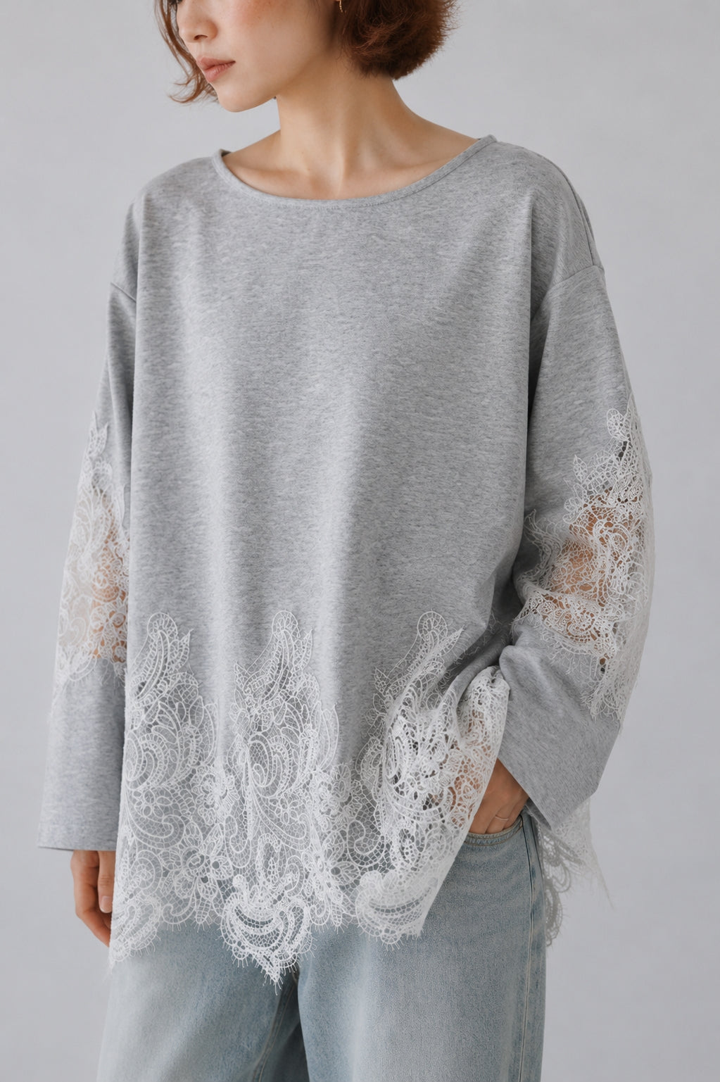 Cotton blend lace-hem loose t-shirt | 2 color