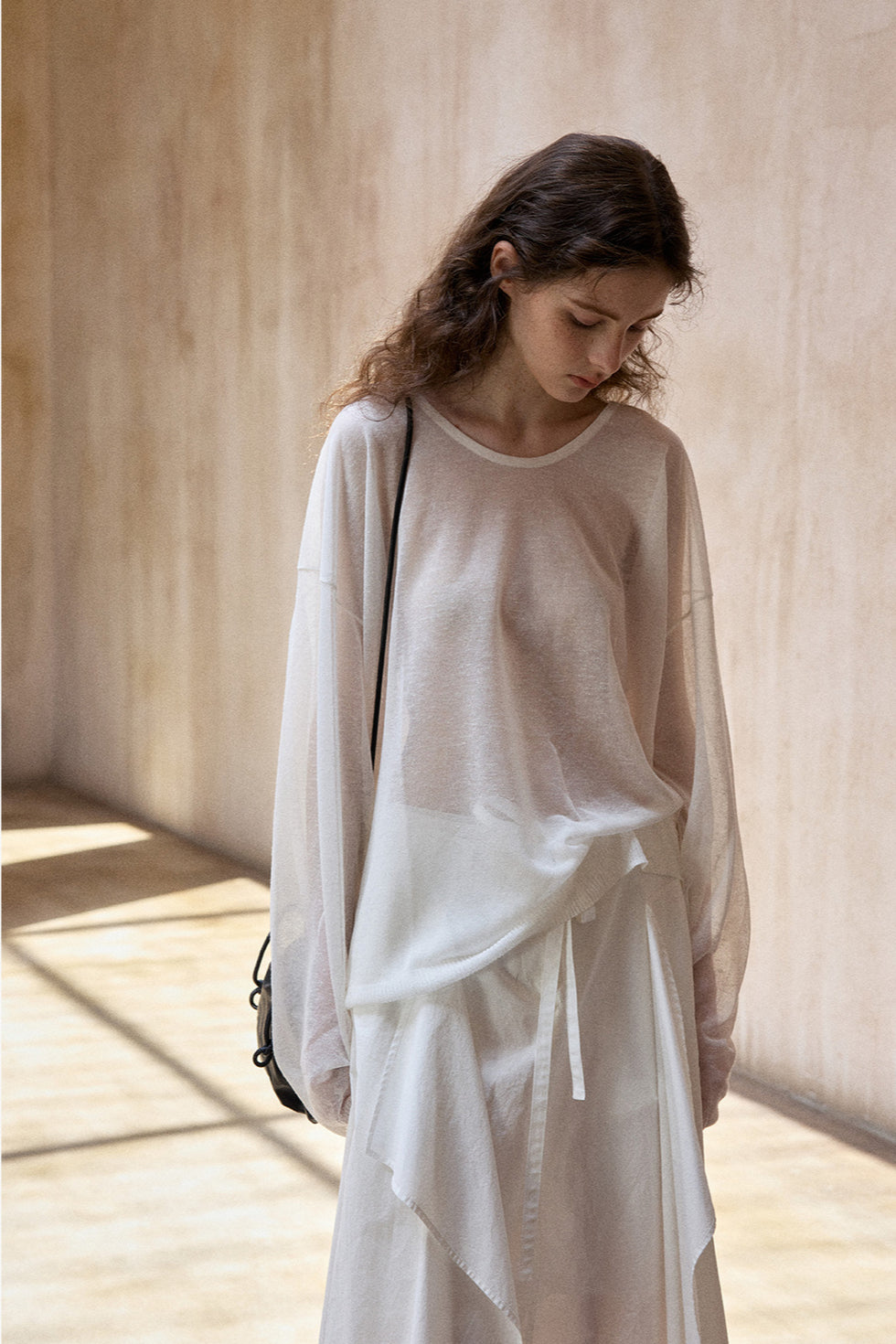 Camiseta ligera y transparente de cuello redondo en mezcla de viscosa | 4 colores