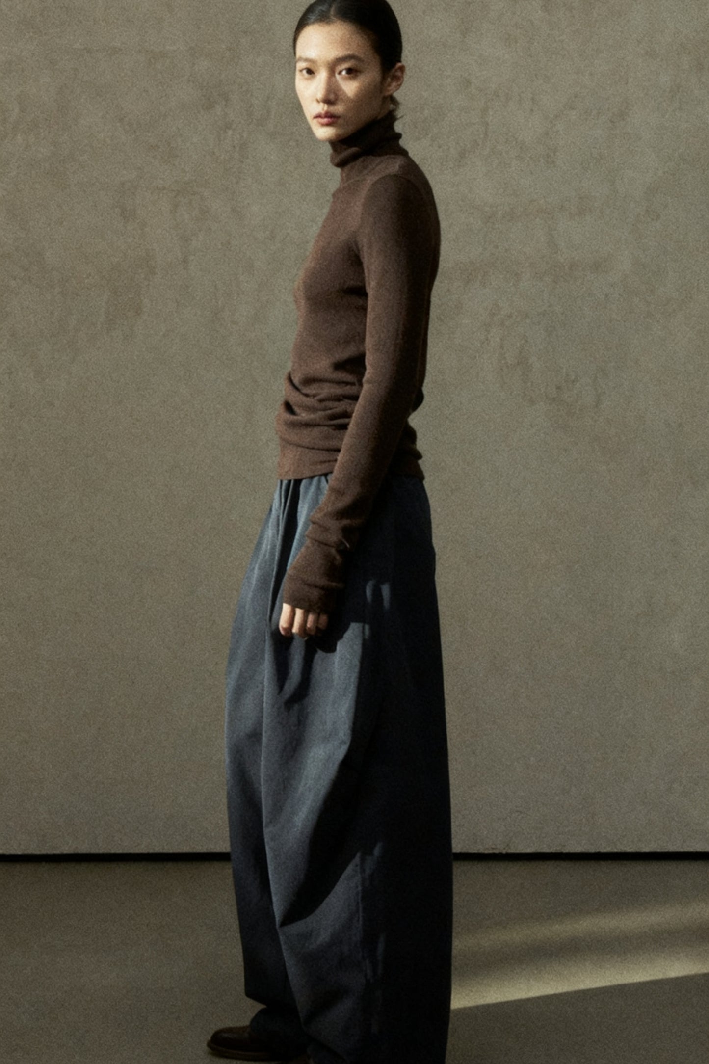 Pantalones casuales de pierna ancha con acabado mate en mezcla de algodón | 3 colores