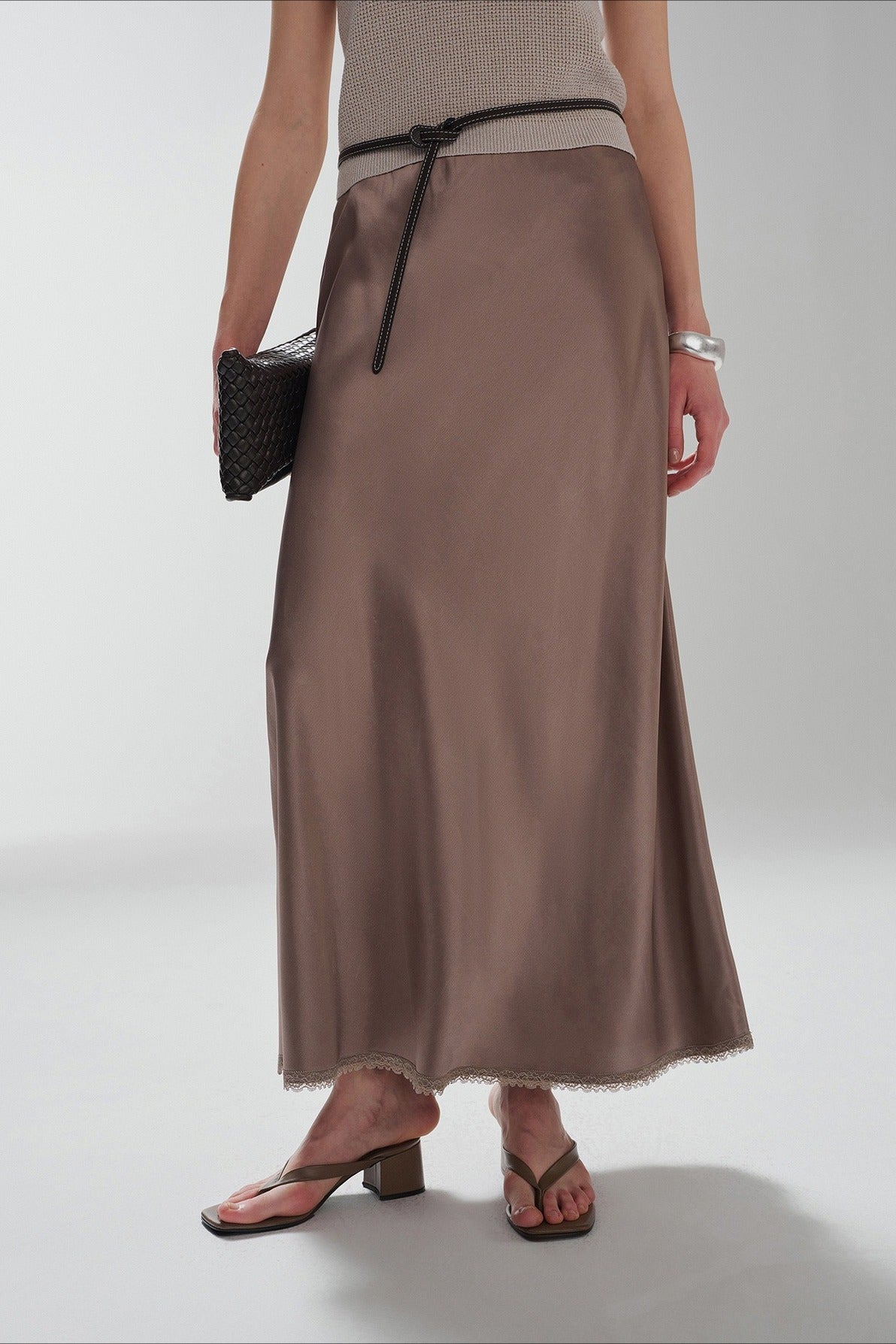 Falda drapeada de mezcla de acetato con paneles de encaje | 3 colores