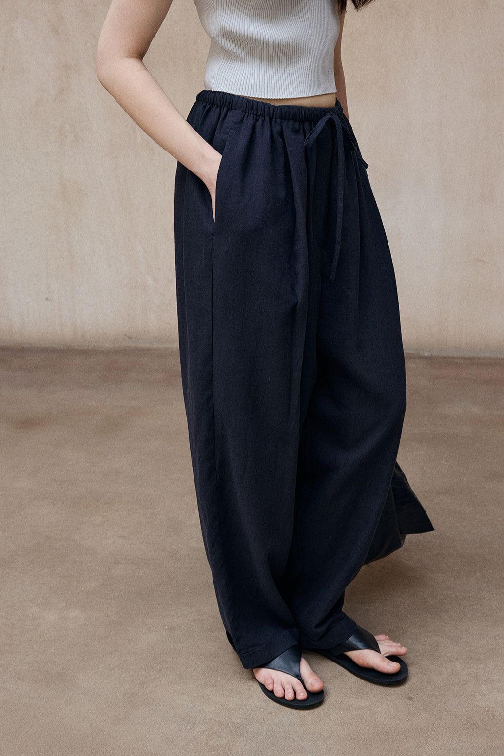 Cotton blend wide leg tapered hem pants | 2 color