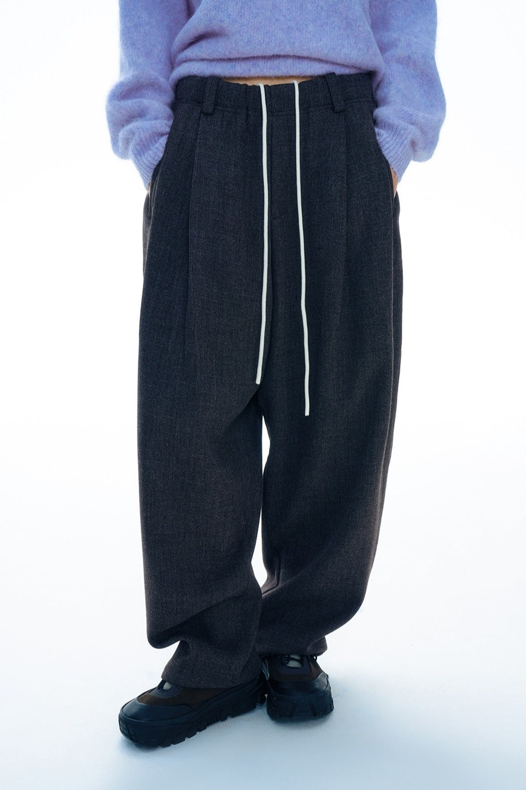 Heavy-weight wool-blend suiting cut into laid-back pants | 3 color