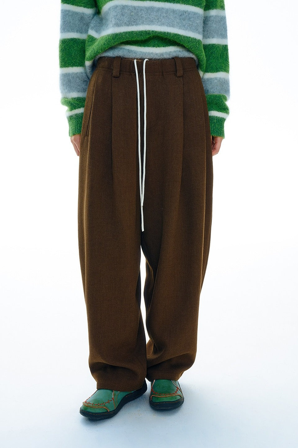 Heavy-weight wool-blend suiting cut into laid-back pants | 3 color