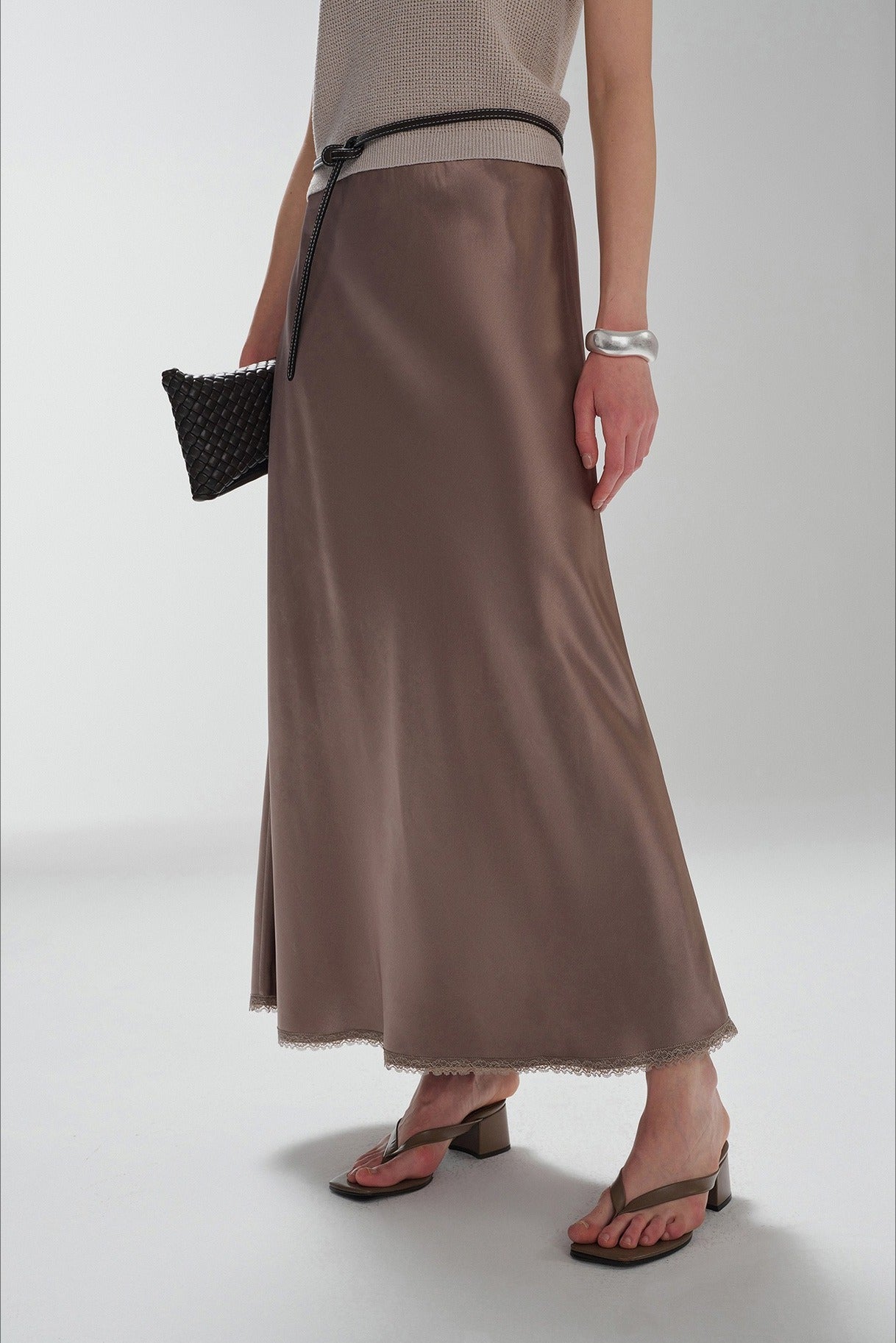 Falda drapeada de mezcla de acetato con paneles de encaje | 3 colores