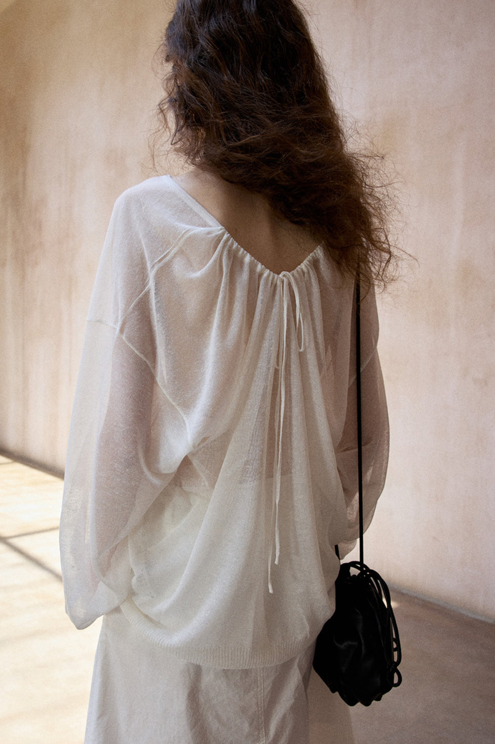 Viscose blend lightweight sheer U-neck T-shirt | 4 color