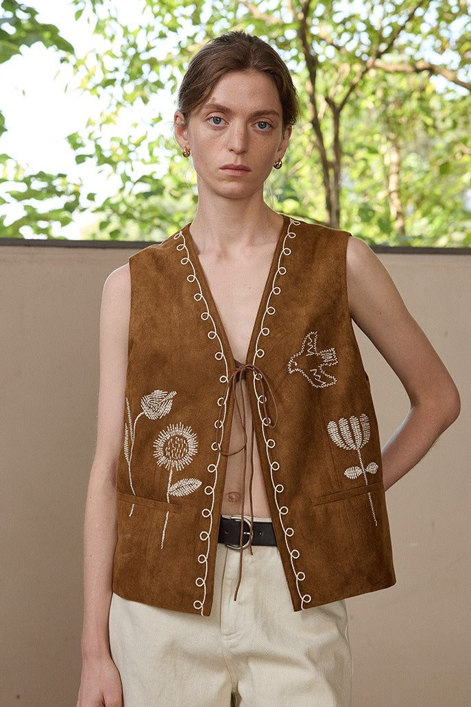 Chaleco de ante bordado