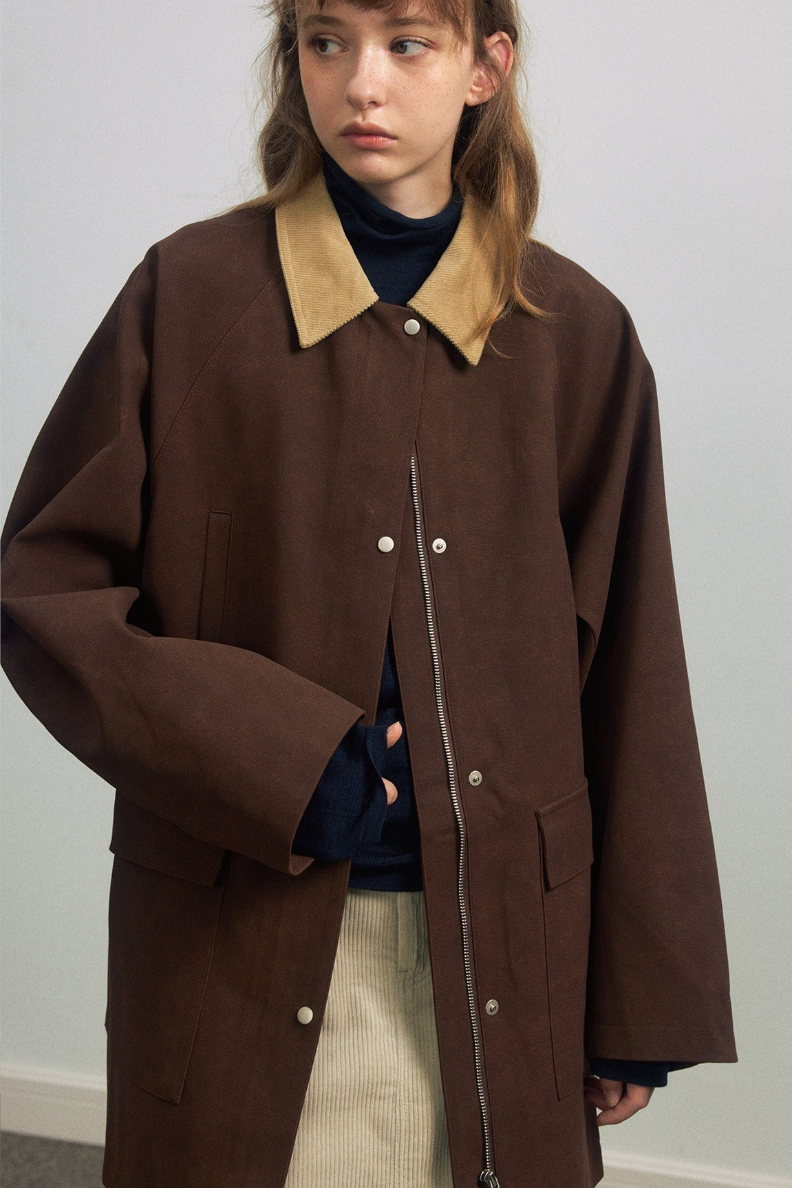 Mid-length contrasting collar jacket | 2 color