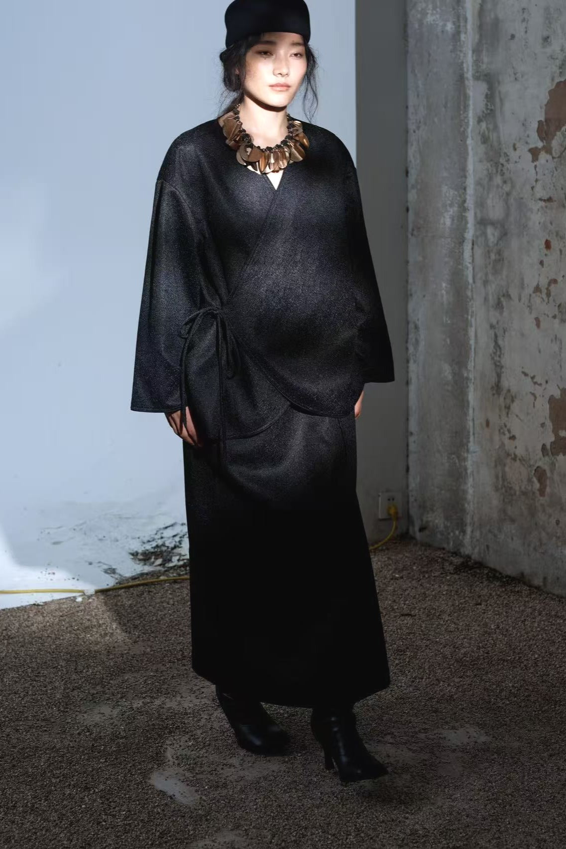 Crackle-glaze effect back split skirt | 2 color