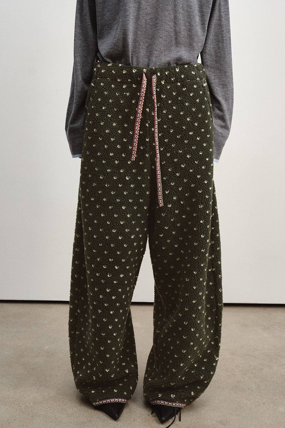 Relaxed-fit banana shape fleece pants | 3 color