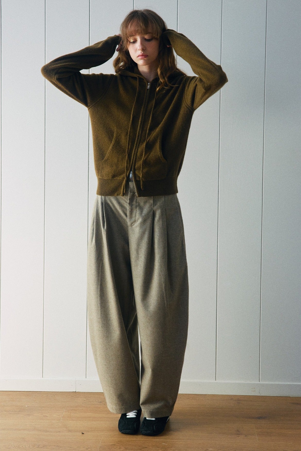 Cotton blend clean-fit silhouetted casual pants | 3 color