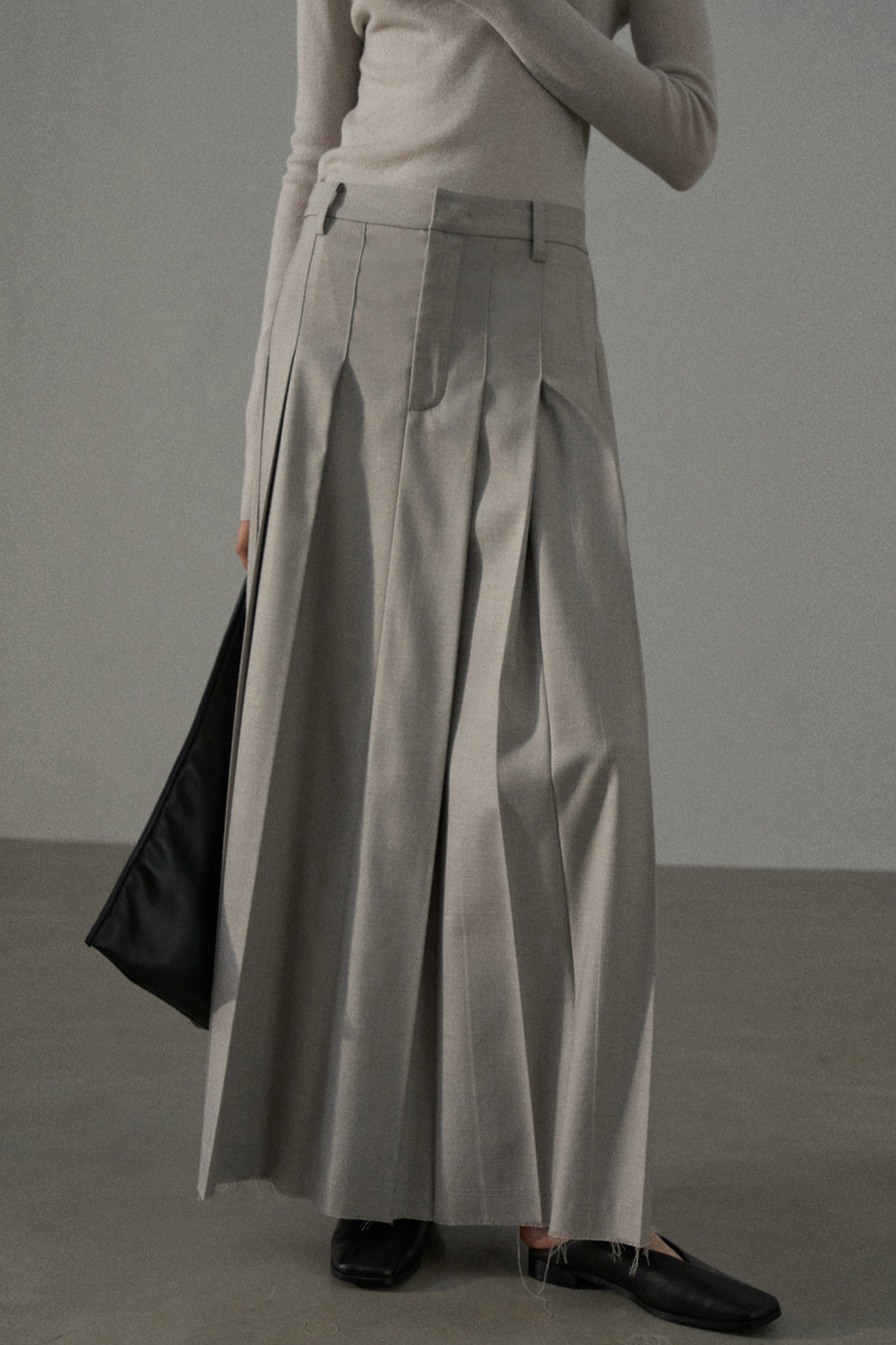 Falda favorecedora de corte A con pliegues y borde sin rematar | 4 colores